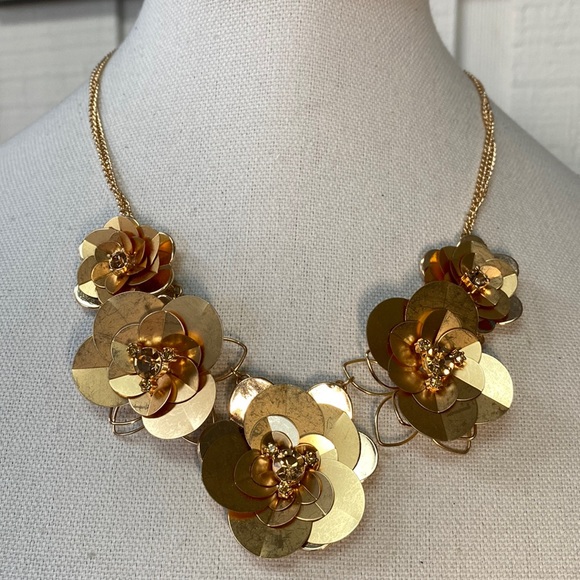 Jewelry - Fun shiny gold flower statement necklace rhinestones